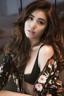 雷瑟琳(张亚兰)人个资料微博生活照,雷瑟琳 张亚兰图片写真集