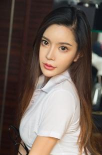 张之龄(Lingzhi Zhang)人个资料微博生活照,张之龄 图片写真集