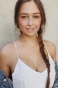 埃尔希·休伊特(Elsie Hewitt)人个资料微博生活照,埃尔希·休伊特 Elsie Hewitt图片写真集