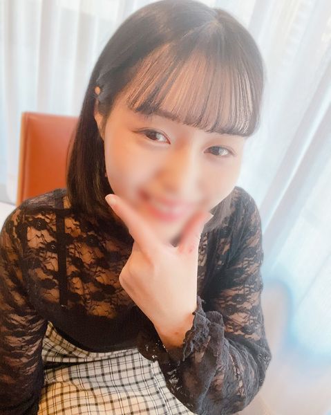 FC2-PPV-3215808 與開朗開朗的炮友私人自拍性愛。一面恩愛一面玩著應召妹地下服務，可愛過頭中出+口交射精2連射！與她做愛最開心了