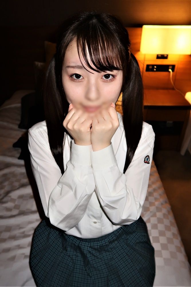 FC2-PPV-3157971 ［※年玉企劃][※期間限定大放出！20000pt⇒1480pt]〈清楚又超可愛的現◯學生」禁斷的無套中出3連發！制服×全裸×淫蕩裝扮搞上一整晚！！