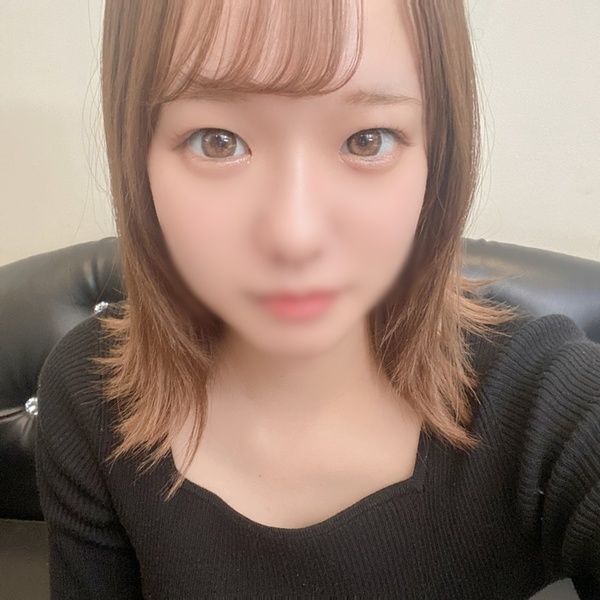 FC2-PPV-3917218 白皙苗條美巨乳的美容學生麻里奈♪「真的沒辦法上傳影片嗎...？」在不安與害羞中、在鏡頭前人生初中出。