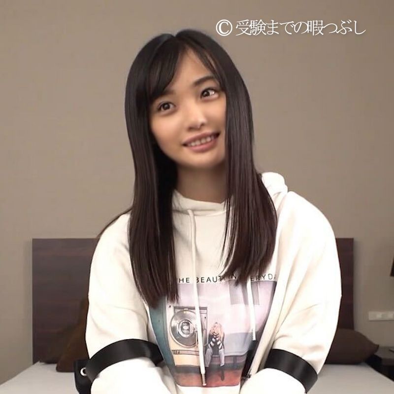 FC2-PPV-3844469 18歳的生日攝影　換上自己的制服無套插入、未處理陰毛害羞的表情在一旁大量射精。