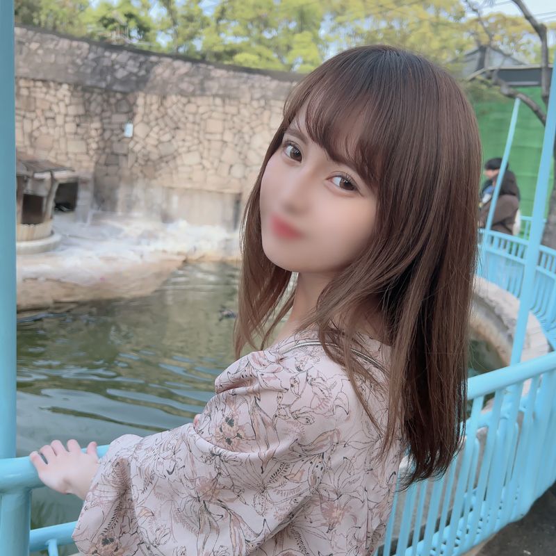 FC2-PPV-4552433 露臉！！三天限定！身材嬌小可愛的櫃檯小姐，為了忘記身體上無法忘懷的快感，在眾人面前自慰，她幾乎沒有男性經驗，將濕透的私處展現出來，進行無套中出！