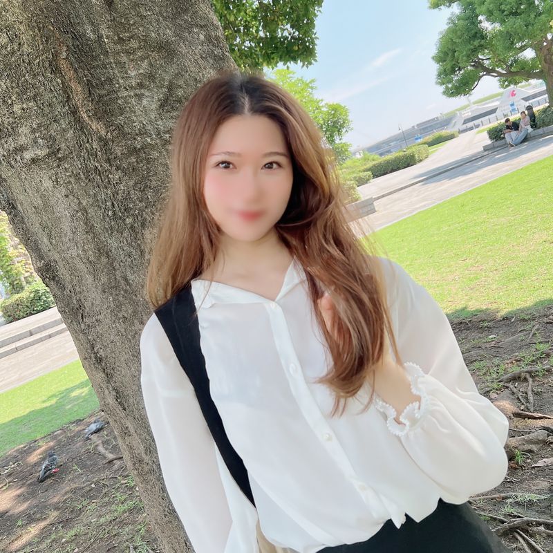 FC2-PPV-4579595 初次拍攝、露臉！三天限定！讓美容造型師露出美腿！！對纖細敏感的身體刺激後，她會噴潮到床上濕透，連續兩次無套內射！！