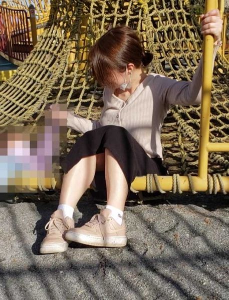 FC2-PPV-2777644 與媽媽朋友優雅聚會的美人妻被帶走、在小孩子讀書時被巨根抽插、