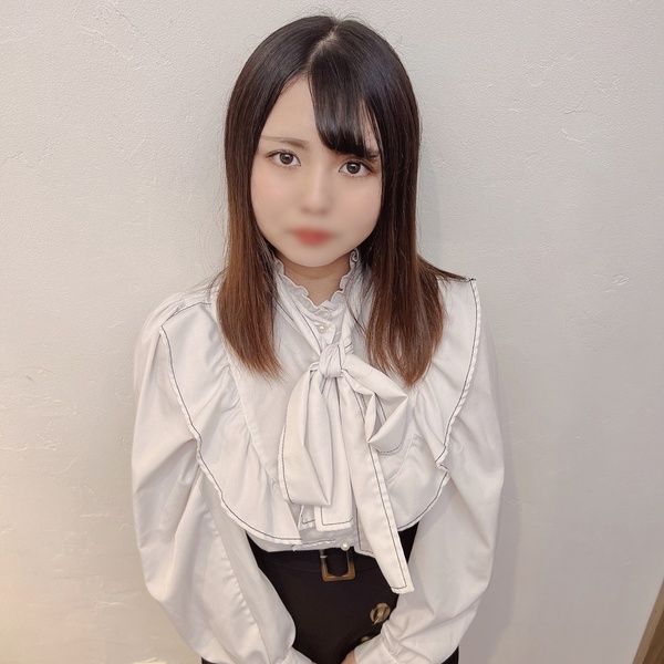 FC2-PPV-4338277 在街頭把上142公分嬌小可愛的爆乳妹子!!嬌小的妹子很性感,敏感度也非常高!!!