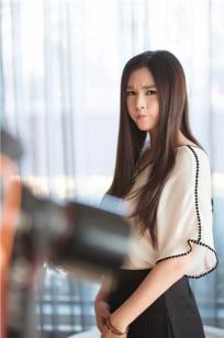 小苍(张翔玲)人个资料微博生活照,小苍 张翔玲 电竞雅典娜图片写真集