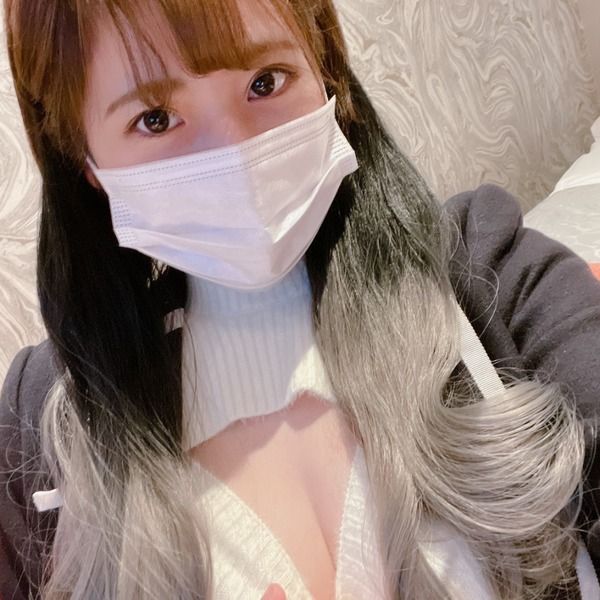 FC2-PPV-3157569 白石鈴衣似的淫蕩可愛美女咖啡店員中出性愛