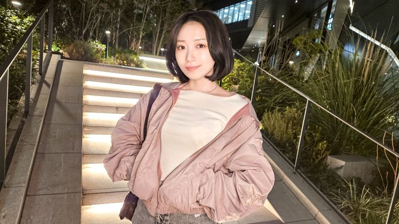 SIRO-5513 『光是覺得被看就會潮濕。被拍攝得越多身體反應越大的22歲,Ito 美容師、沒有男友、以快感優先的生活 喜歡被看展現慾望的體質,一邊懷抱著讓內褲留下污漬的性慾,一邊在鏡頭前解放 搖曳的大屁股、口交時自己玩弄乳頭的手指、即使腰都縮起來也停不下來的中出──以情色自拍為名的性癖暴露檔案』 【初次拍攝】在網路上應徵AV→AV體驗拍攝 2392