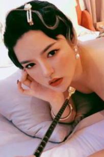 伊丽莎有点白(Yi Li Sha You Dian Bai)人个资料微博生活照,伊丽莎有点白 图片写真集