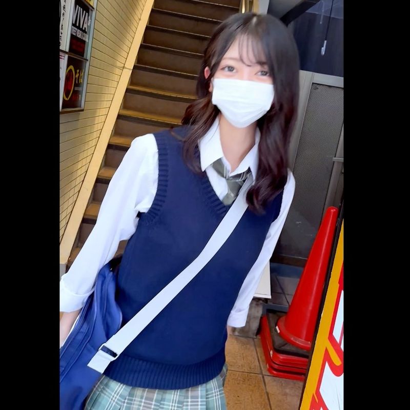 FC2-PPV-4607468 【話題作】炎上＆活動休止中 18歳偶像研修生。沒有反省就出演FC2　禁忌影像初公開