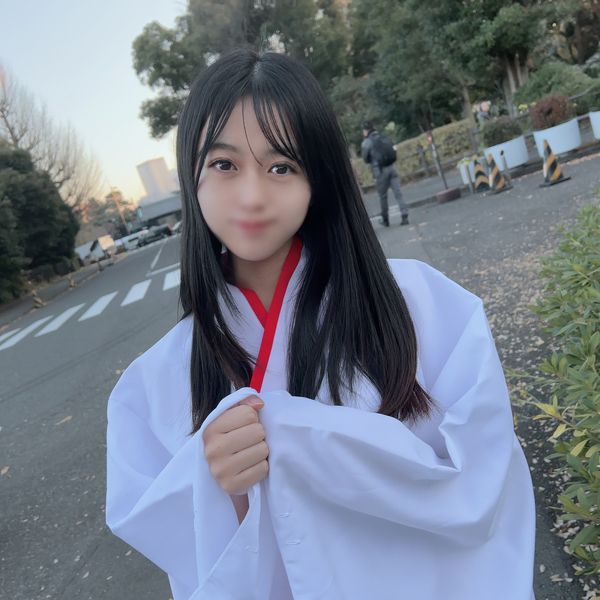 FC2-PPV-4494567 露出！3日間限定！在學校擔任班委的認真可愛女學生，在打工處展現巫女姿態…