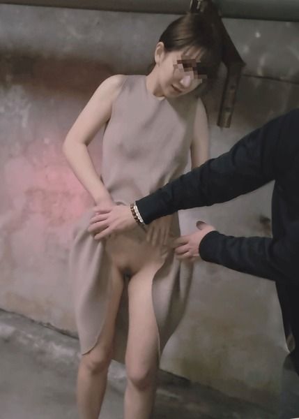 FC2-PPV-4399578 ※期間限定1480pt【個人】對超商回家的偶像臉蛋人妻再確認。讓安產型美臀在戶外露出,在車內口交後強制中出。
