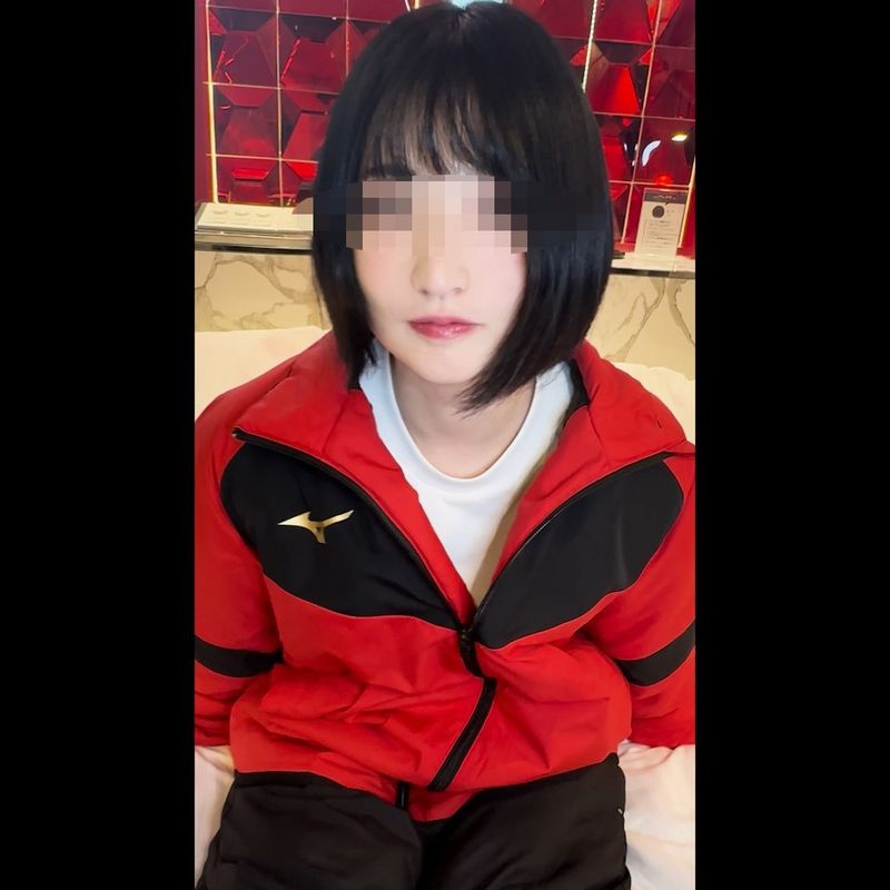 FC2-PPV-4682449 【4K高畫質特典】「東京18歲排球隊長 真人露臉出演」 妊娠覺悟的初次無套中出個人拍攝。※售完即止