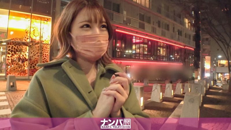 200GANA-2704 真正搭訕，初次拍攝。 1801 在麻布十番搭訕時尚服飾店員！沉穩氣氛下可愛的她，被刺激乳頭後淫蕩開關開啟！纖細身軀與美臀超可愛♪