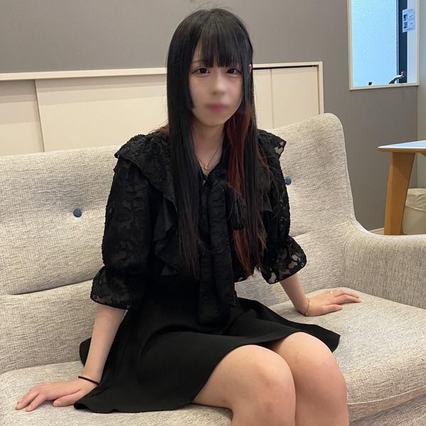 FC2-PPV-4235186 在家喝茶店被人睡走的性愛。用華麗身軀服侍大叔到爽的美女。