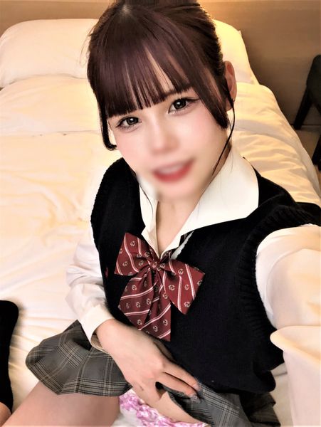 FC2-PPV-3305227 [無許可無套中出4連發]〈沉穩系超可愛10代〉未使用緊穴深處初精液播種。懷孕不可避的無責任自拍公開！