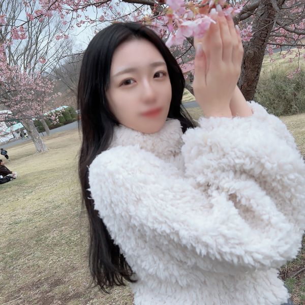 FC2-PPV-4384181 初拍、露臉！！三天限定！！就讀國立大學的咖啡店工作的女大學生，雖然是黑髪漂亮的內向女孩，實際上性欲很強！！清楚的反差和羞恥和滿滿的汁液，連續兩次無套中出！！