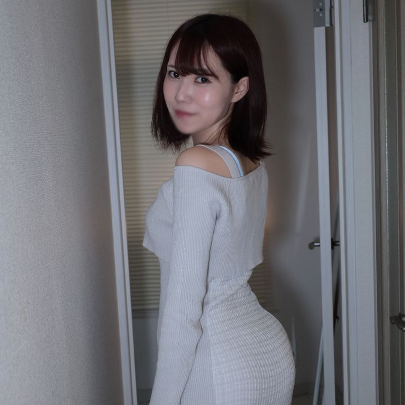 FC2-PPV-4671112 【美臀學生】皮膚白皙的瘦身體型，無法忍受性慾旺盛的口交，射精後還幫我「清潔」