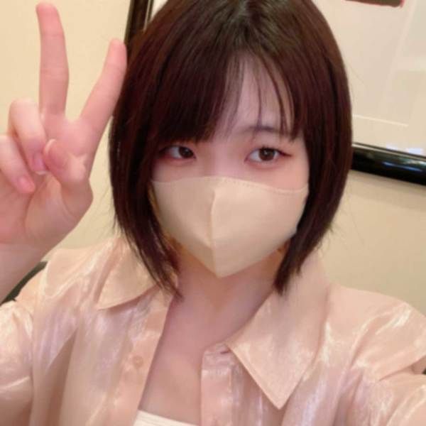 FC2-PPV-3801521 美肌小隻馬貧乳妹子的觸感很棒，就像是自慰套一樣被侵犯興奮度提高中出射精了♡