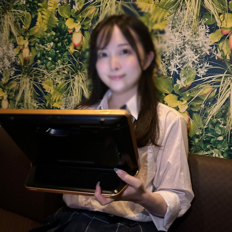 FC2-PPV-4575711 清純系狐狸臉合法妹約會時,無法忍受超淫蕩的口交,忍不住在未成熟的肉穴中出精的過程……