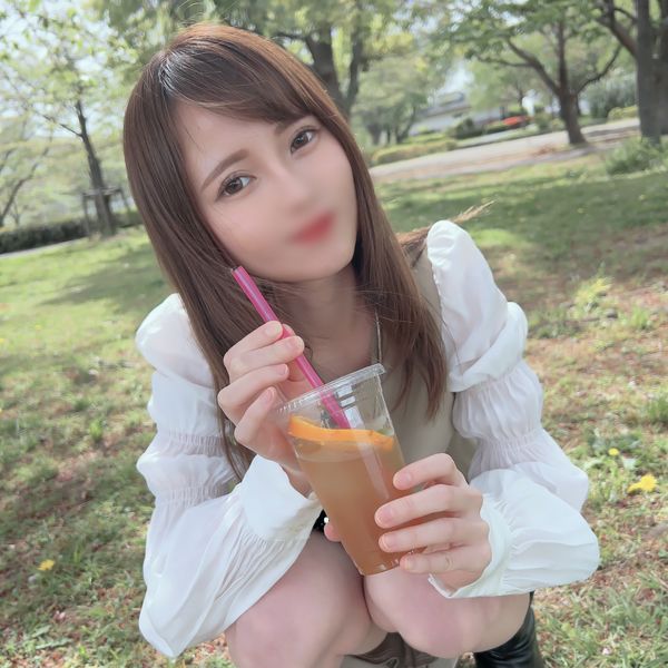 FC2-PPV-4452689 初拍、露臉！！三天限定！！男性經驗極少的不擅長拒絕小隻馬可愛櫃姐…持續被無套插入一面拒絕一面爽到中出＆口爆！！