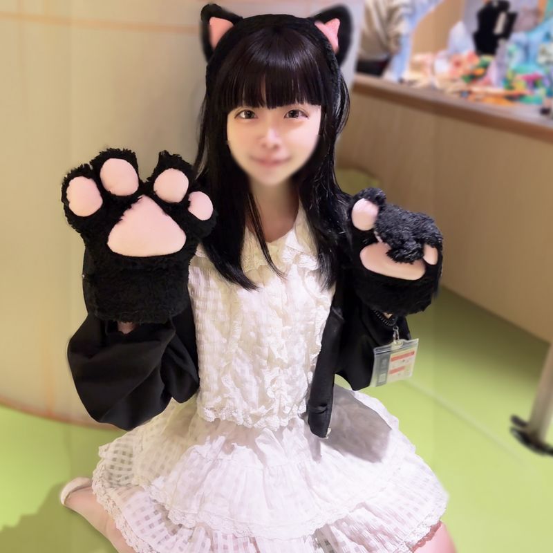 FC2-PPV-4666498 【合法】147cm的極致童顏*體型的18歲咖啡廳女服務員。剃除剛長出的陰毛進行剃毛遊戲。忍不住在她的笑容下進行了兩次種子。