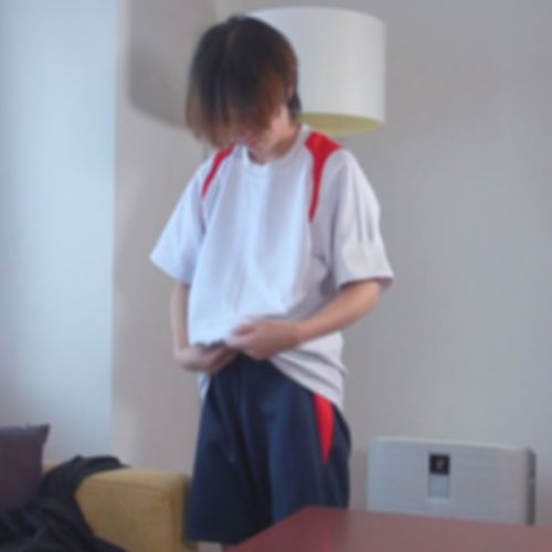 FC2-PPV-4435441 18歲男孩風處女。被性慾大叔第一次接吻、喪失處女之身、被中出,「謝謝讓你讓我成為處女畢業♡」說著感謝的話語。真是個很棒的孩子。