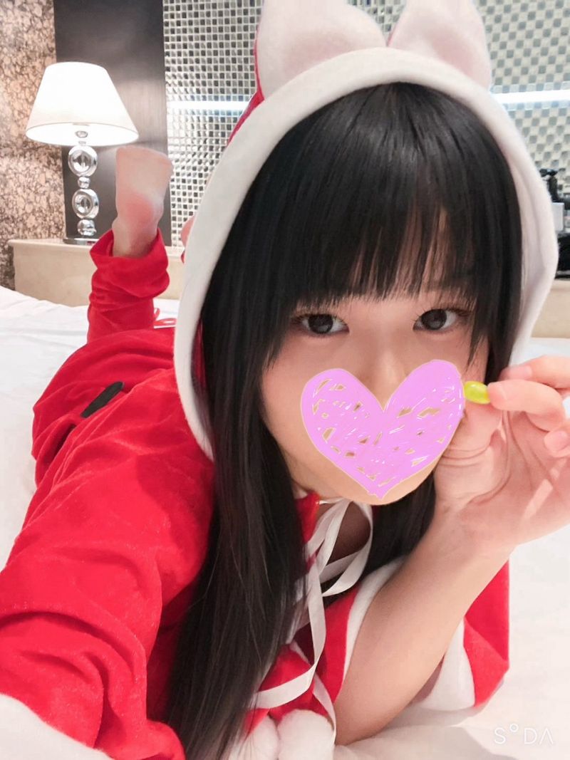 FC2-PPV-4588969 【無修正】像妖精般可愛的聖誕女孩親密接觸!憧憬的清純系小姐認真高潮緊貼中出性愛!!