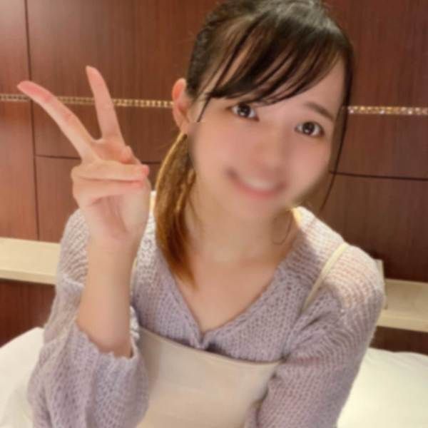 FC2-PPV-3244178 禮儀端正的保母,用著超下流臉蛋舔著肉棒的淫蕩行為。雖然漂亮,不過卻是認真地求著精液的變態,被中出後大量射精。