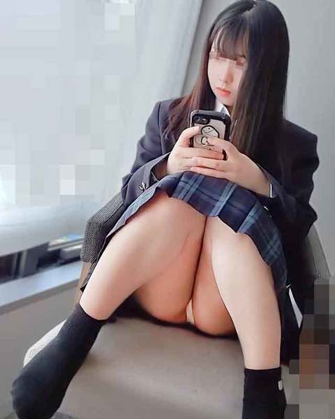 FC2-PPV-2822054 縣立普通科②美術部。小隻馬般身體與超巨臀不相配的剛毛。被前輩引誘初次自拍性愛