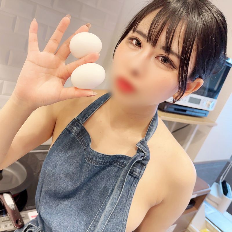FC2-PPV-4062925 洋溢嫵媚的裸圍裙 與有著超淫蕩身材的由美同居氣氛恩愛自拍中出性愛!