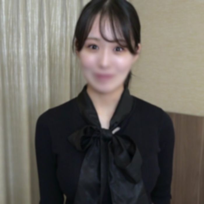 FC2-PPV-4673073 【SSS級】首次在眾人面前展示華麗裸體的熱門主播。即使害羞地遮住臉，陰道也緊緊地夾住，渴望在子宮深處射精。