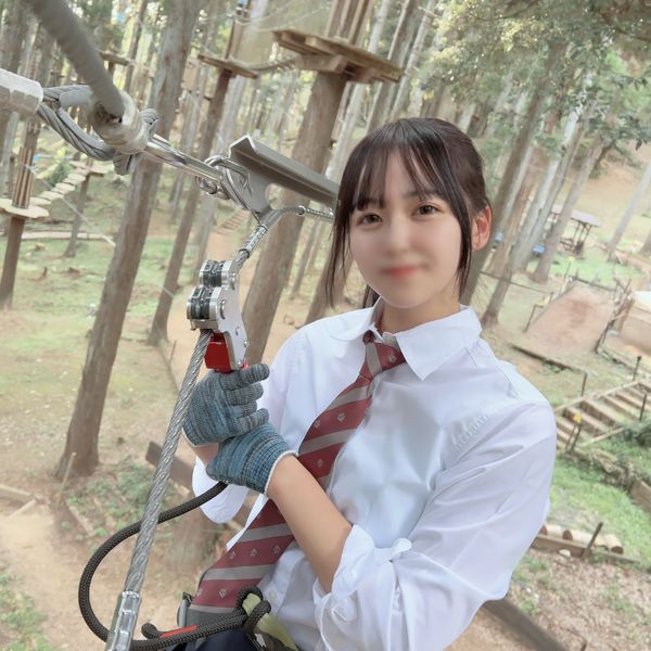 FC2-PPV-4287318 初次拍攝、露臉!!直到今天限定!!以女性的身份成長,隱藏著性同一性障礙度過思春期的未成熟身體,在野外被羞辱後口爆&無套中出!!不過果然還是喜歡男人呢…