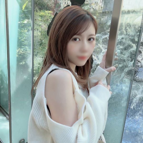 FC2-PPV-4367666 初拍、露臉!三天限定!「在這裡搞!?」妖艷辦公女郎被帶到酒吧裡,躲開他人眼光,在高潮下墮落並被無套中出!!甚至還有追擊無套中出!!